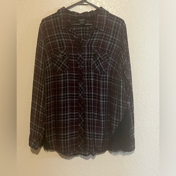 Torrid flannel patterned top, size 1. - Picture 3 of 5